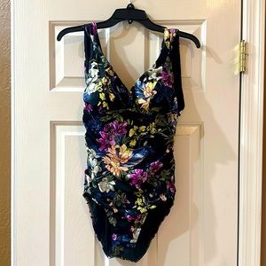 Women’s Bathing Suit 8/10